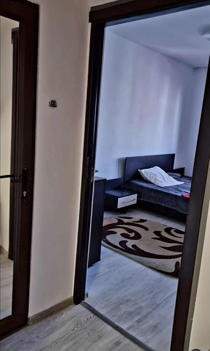 Închiriez apartament