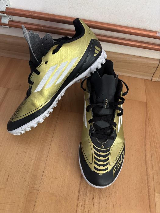 Ghete fotbal sintetic F50 Messi