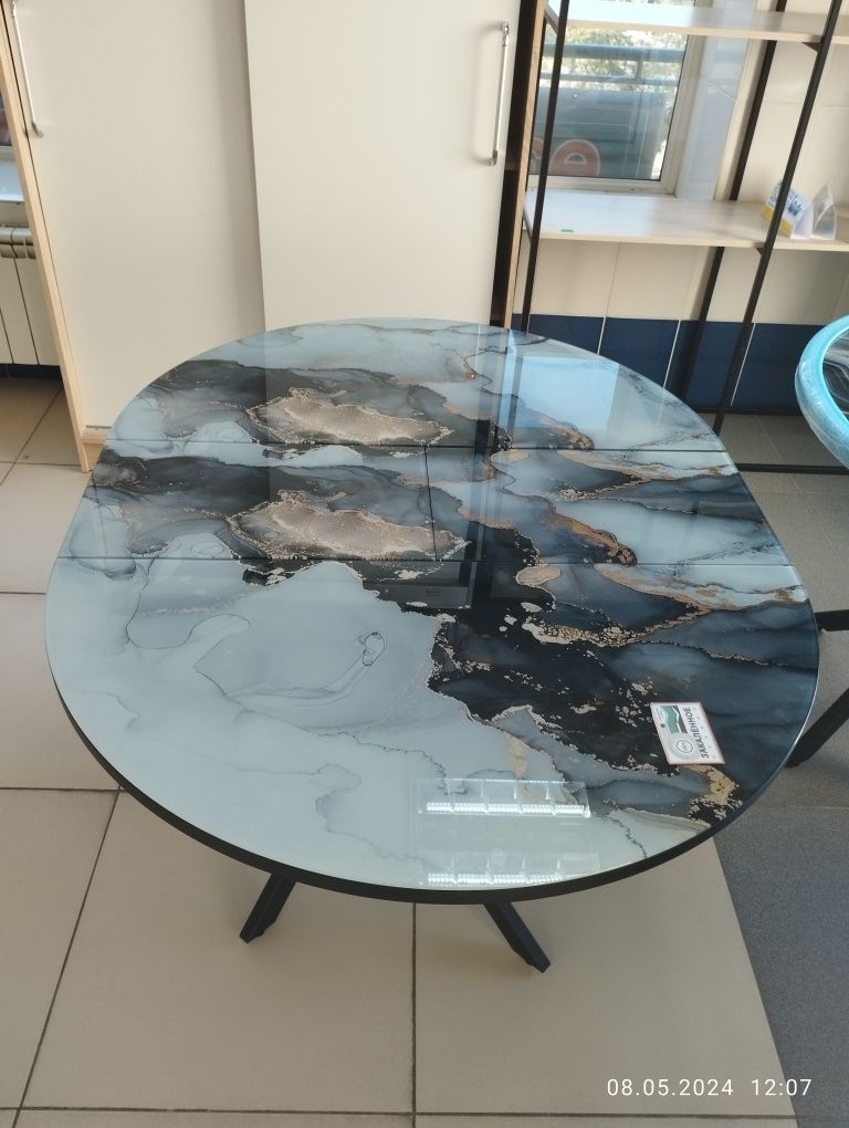 Продам стол кухонный  раздвижной 1 м в диаметре
