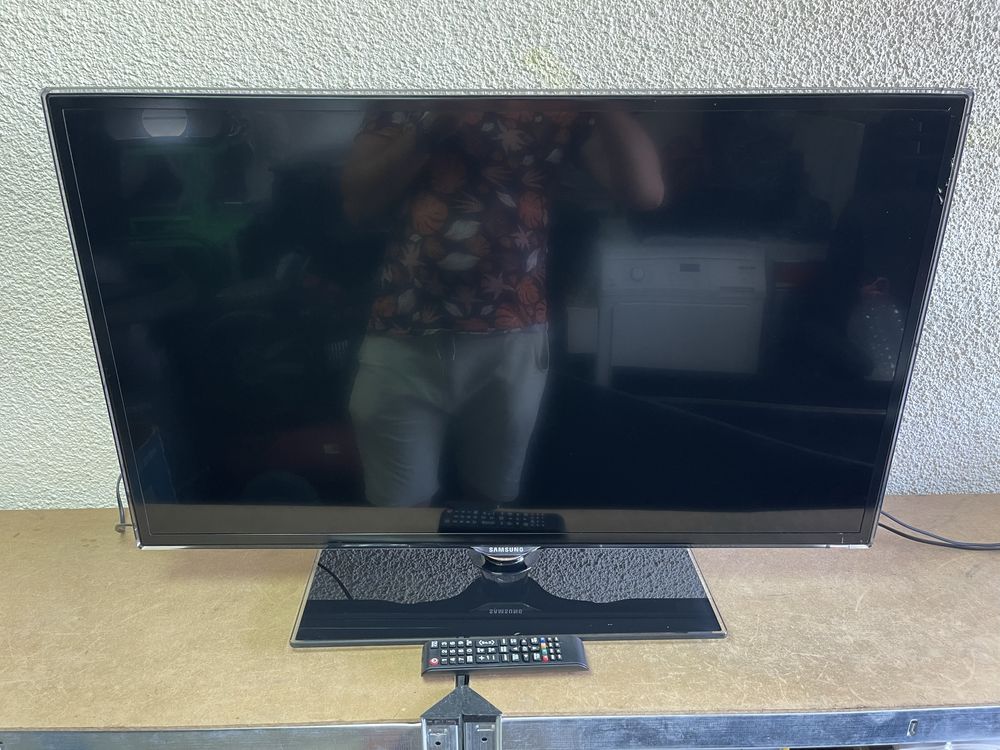 Телевизор Samsung Full HD LED 37” - UE37ES5700S