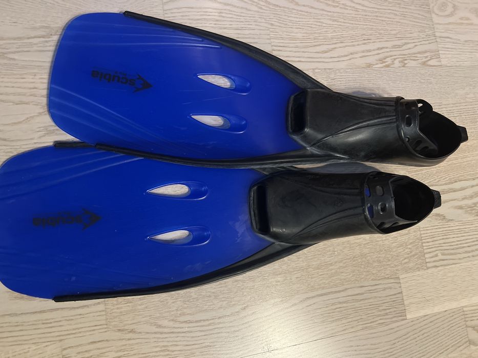 Продам ласты новые для плавания.