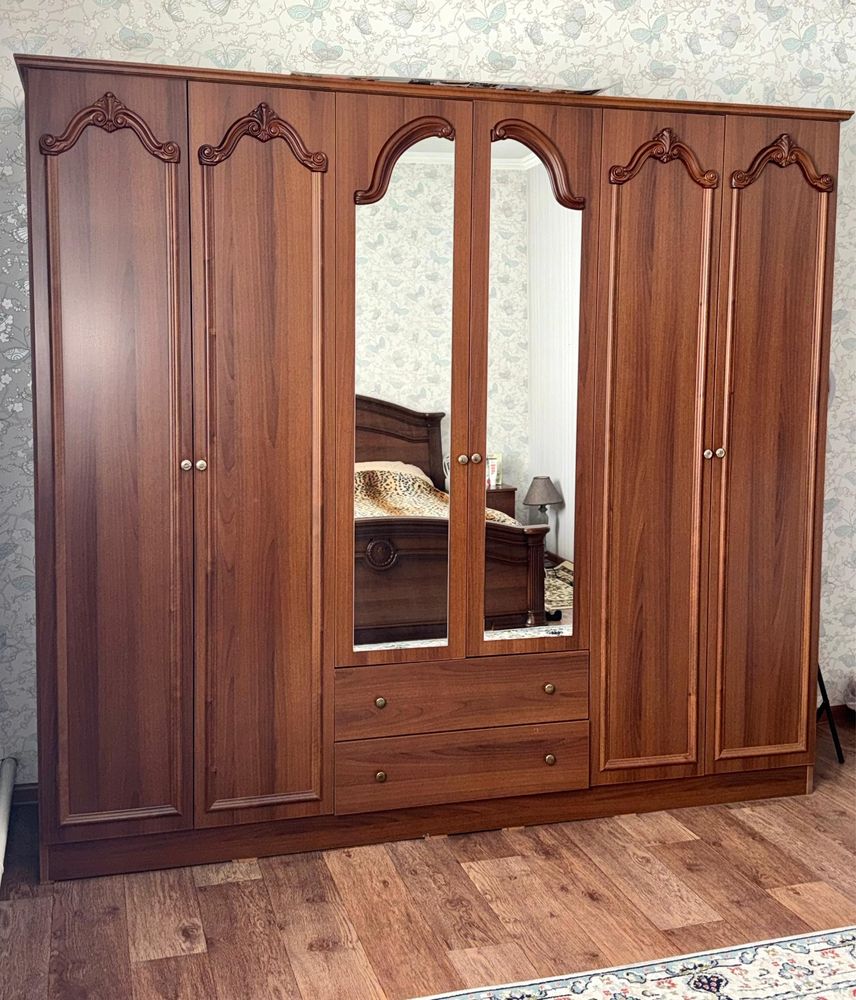 Продам прекрасную двуспальную мебель