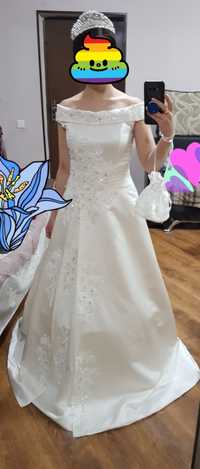 Свадебное платье и аксессуары