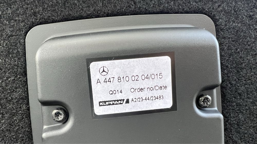 Masa polita pat Mercedes Vito Viano V class