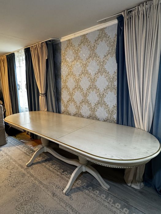 Стол в гостинную