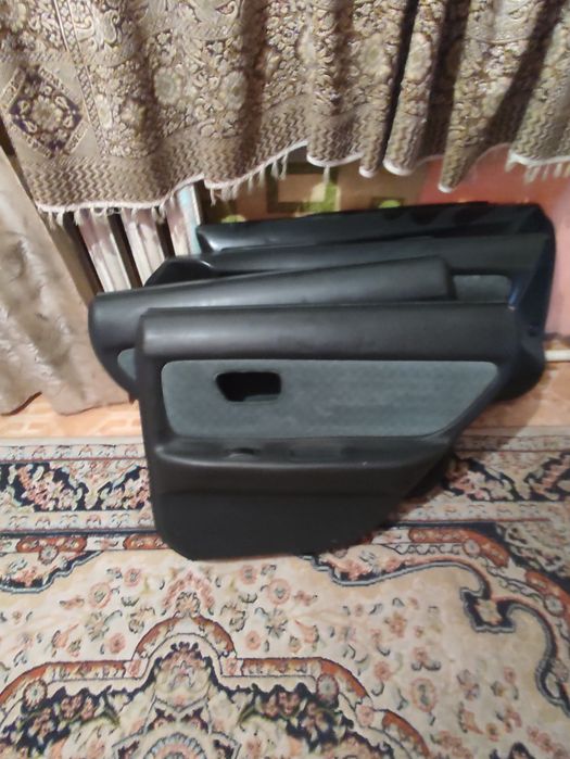 Продам обшивка для дверей на Тойота Карина ЕД