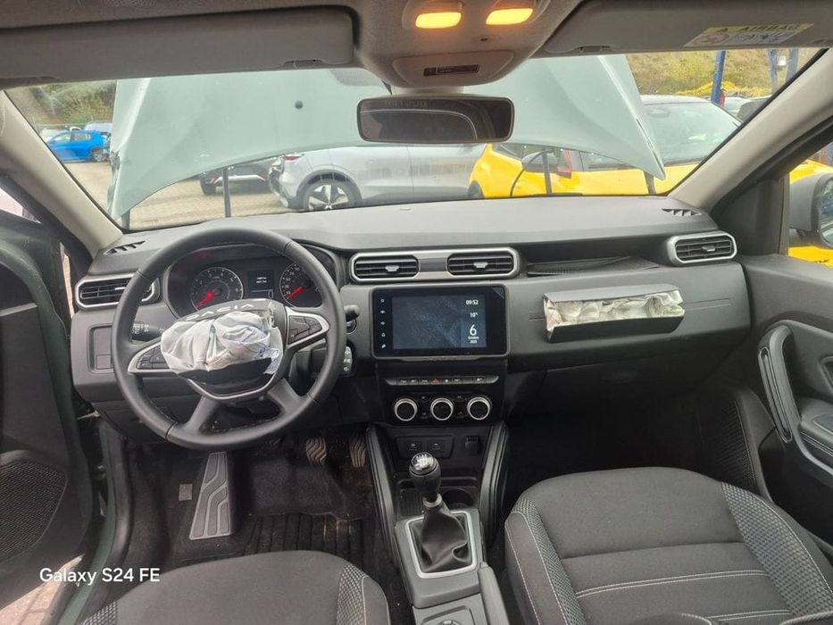 Vând Dacia Duster an 2024 avariat 15 dci 4x4 15000 km