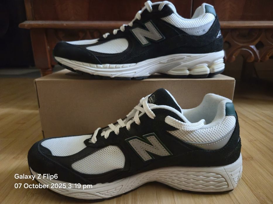 New balance 2002R