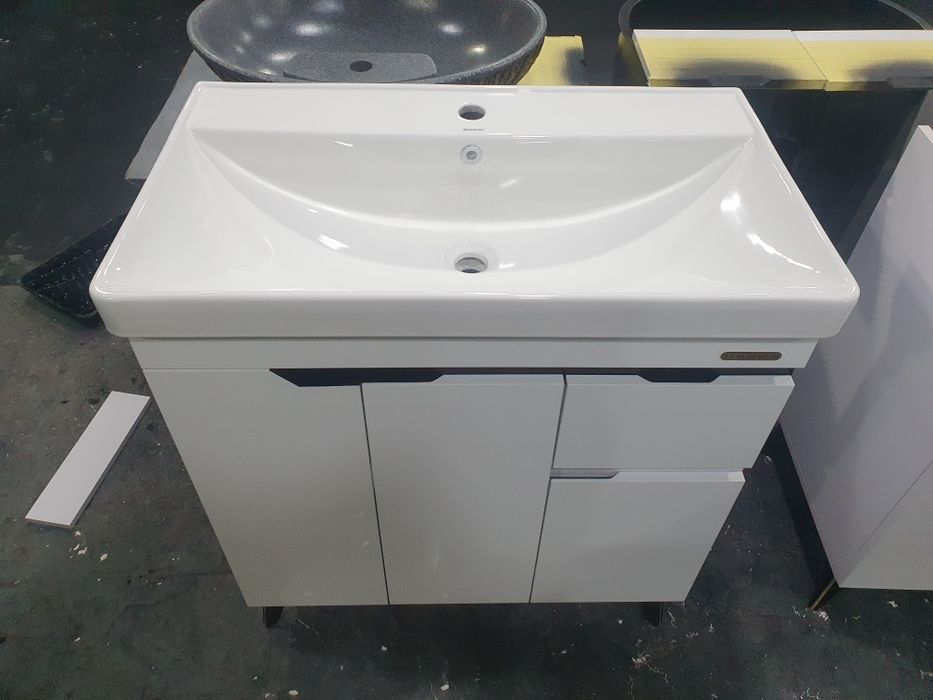 Тумбочка под раковину с раковиной
