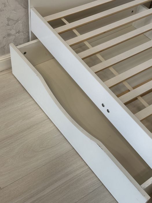 Продам двухярусную детскую кравать