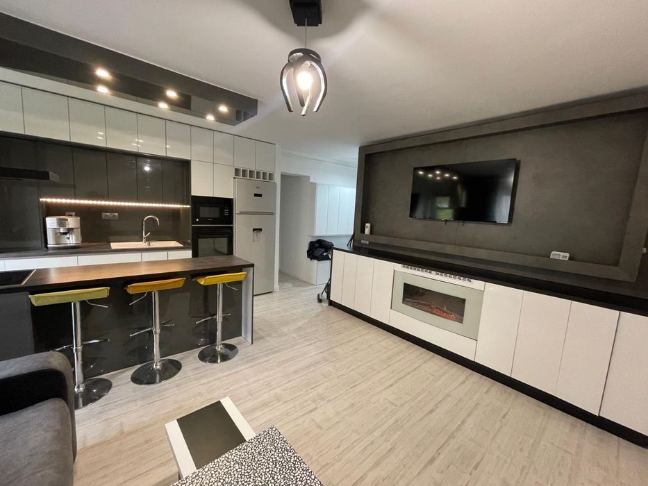 Inchiriez apartament 3 camere Floresti