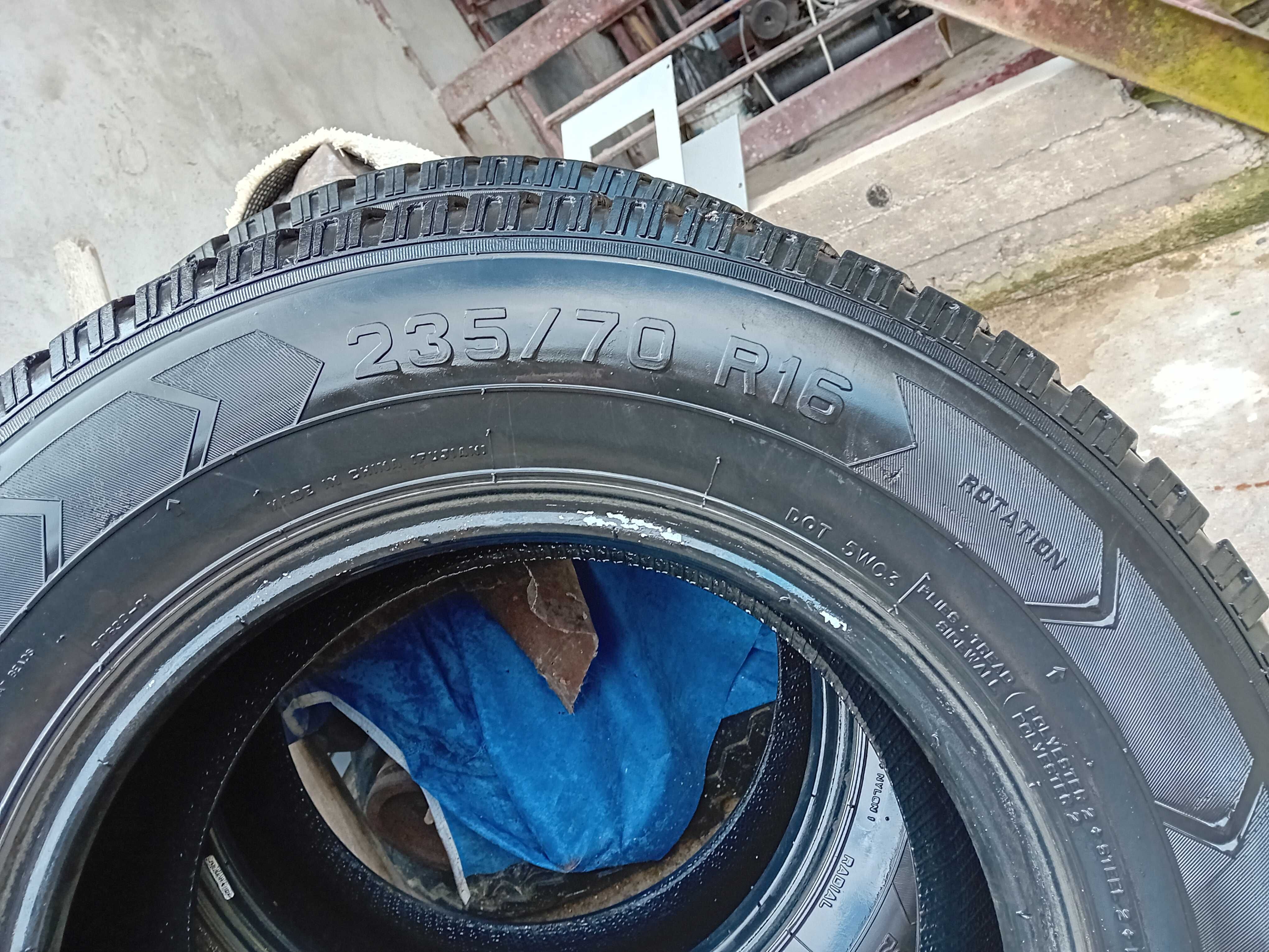 Гуми за Джип 235,70,16 м+с
