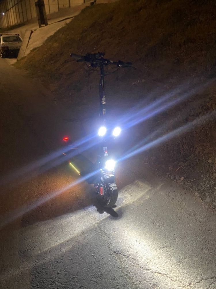 Срочно продам самокат Kugoo m4 pro