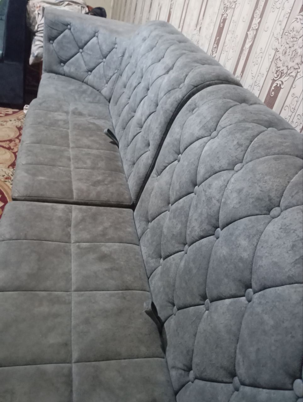 Срочно продаётся диван
