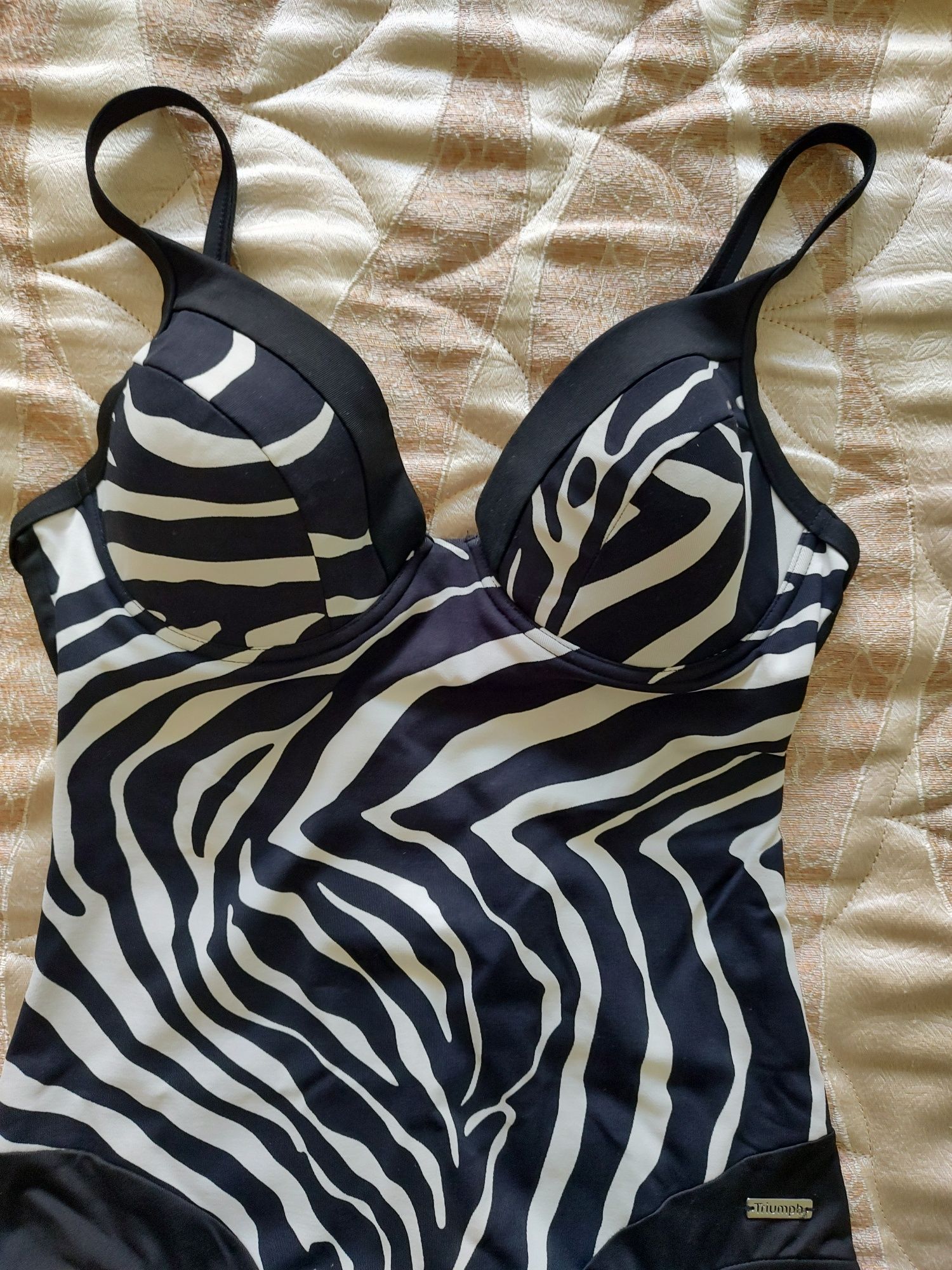 Цял бански  Triumph, Liska, Kangaroos и Victoria Secret