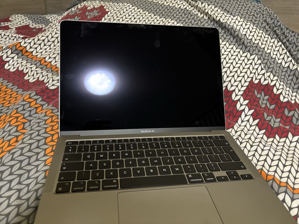 Продавам Macbook Air