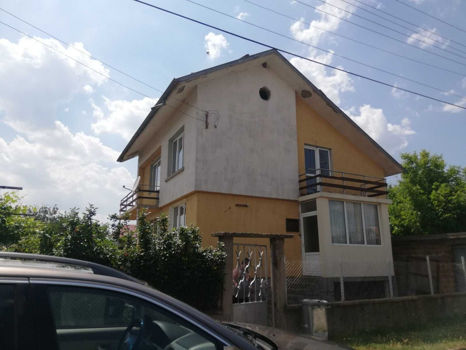 Mасивна къща с дворно място и гараж, с. Горно Сахране, добро състояние