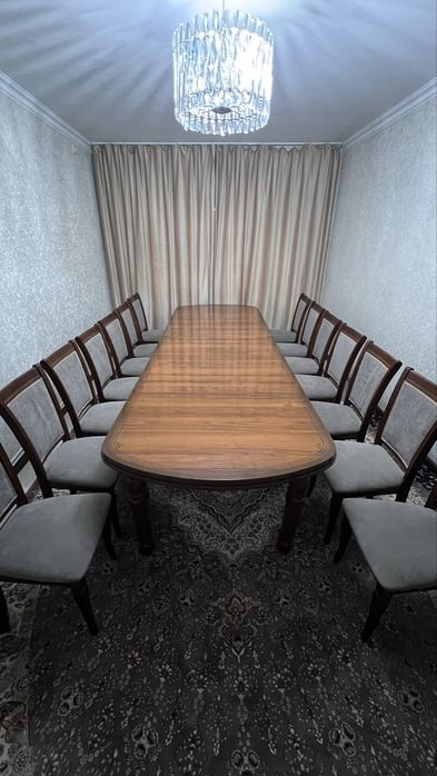 Стол, стуля.