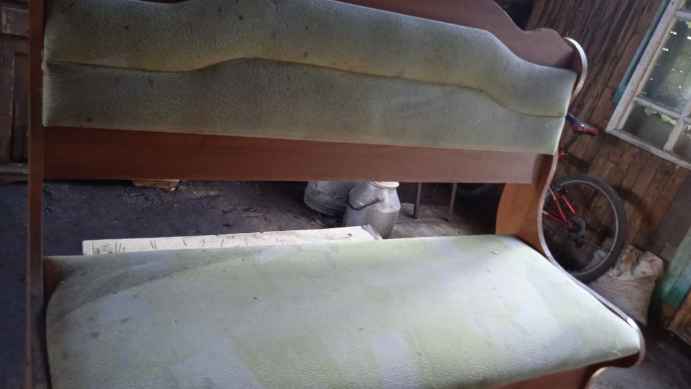 Продам угловой диван на кухню