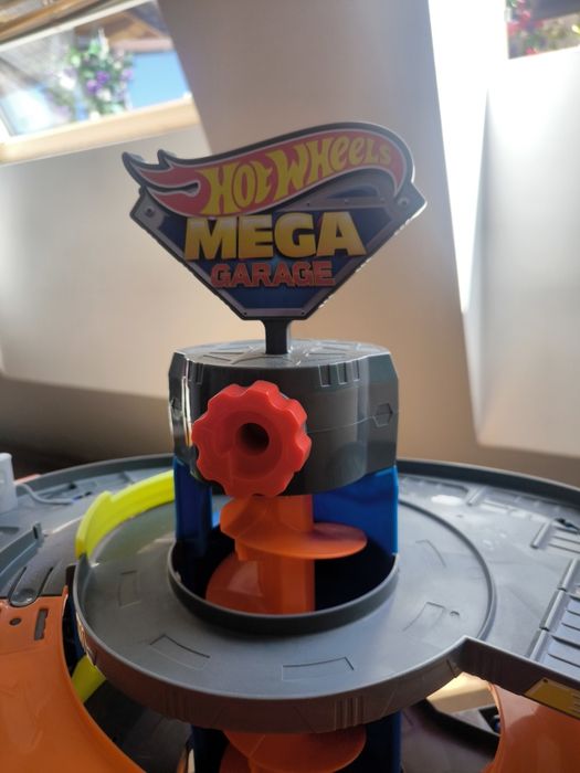 Hotweels Mega Garage/писта