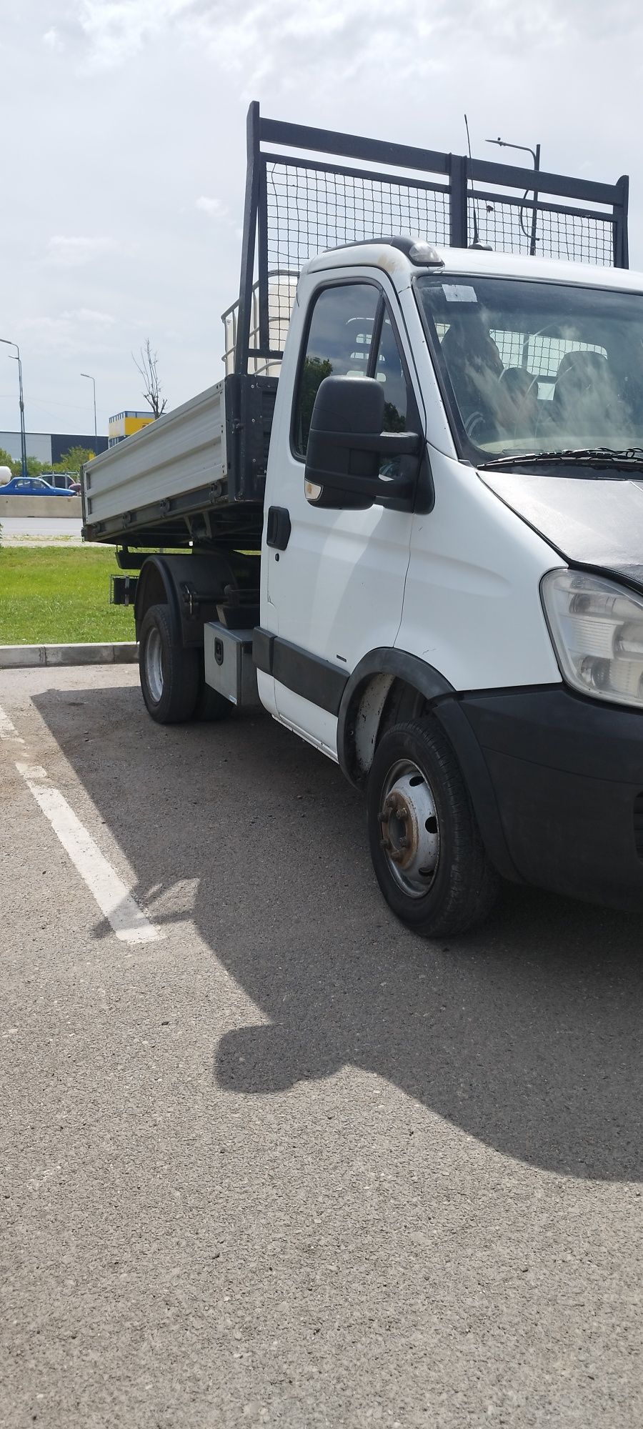 Iveco daily basculabila pe trei laturi