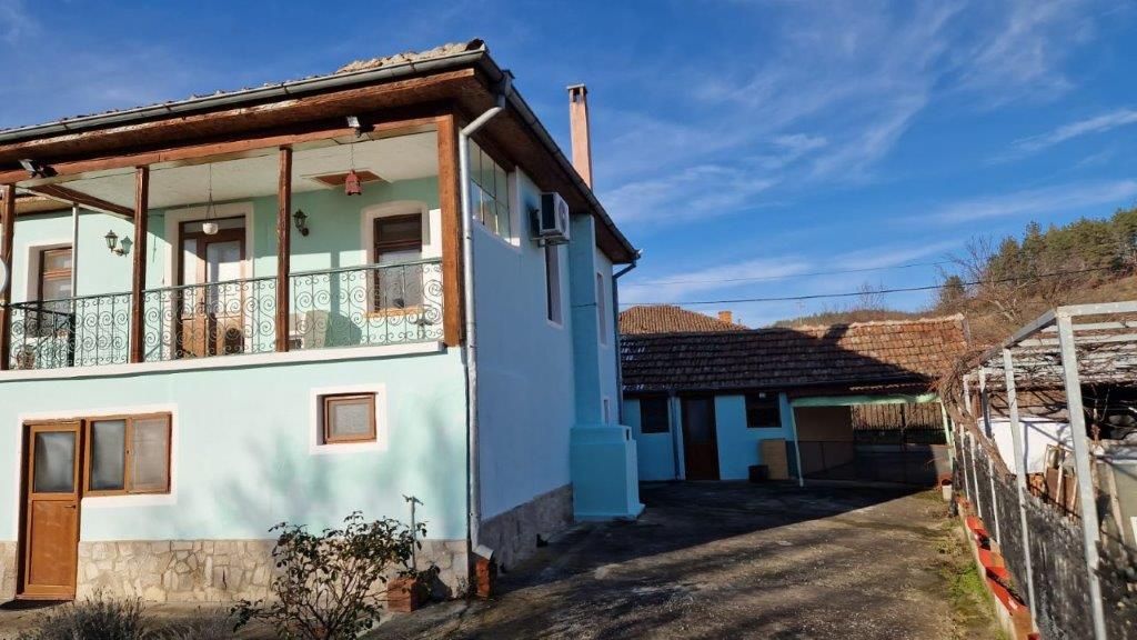 Продавам къща в с.Факия