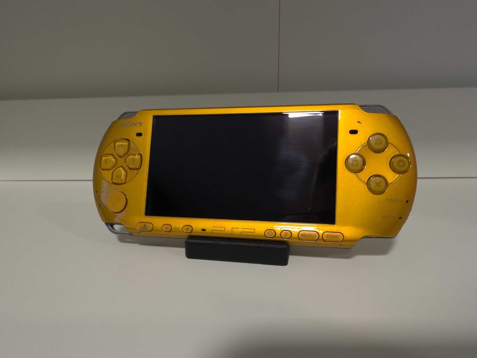 Sony PSP 3000 Brigth Yellow Modata (plus accesorii)