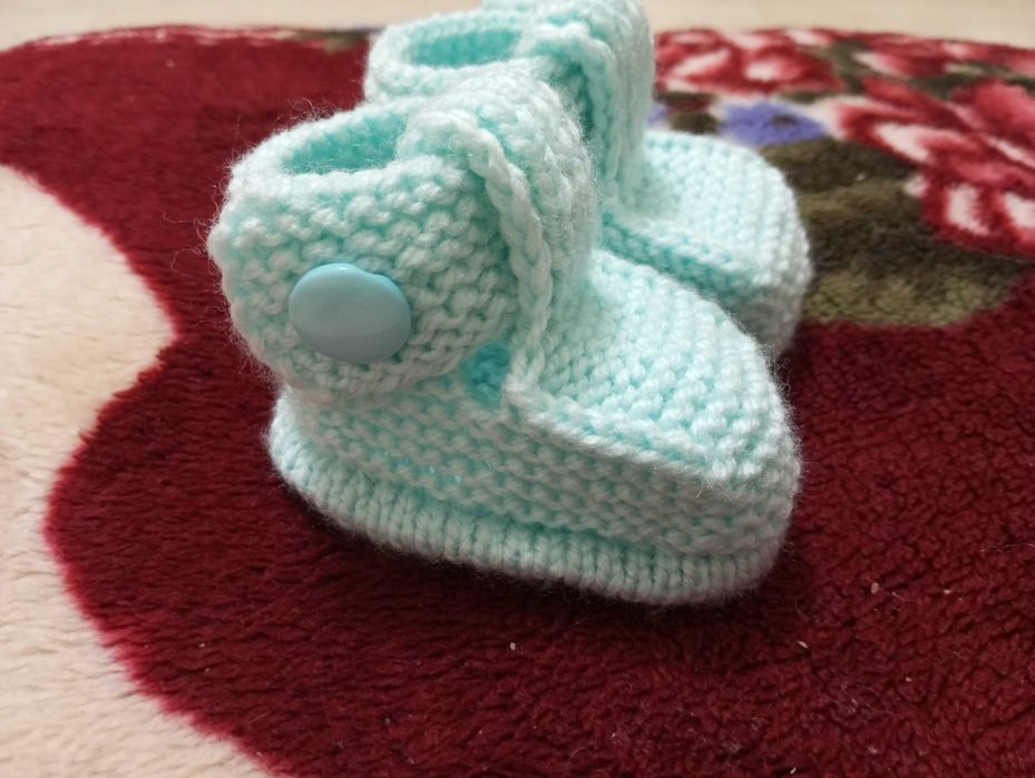 Детские вязанные пинетки