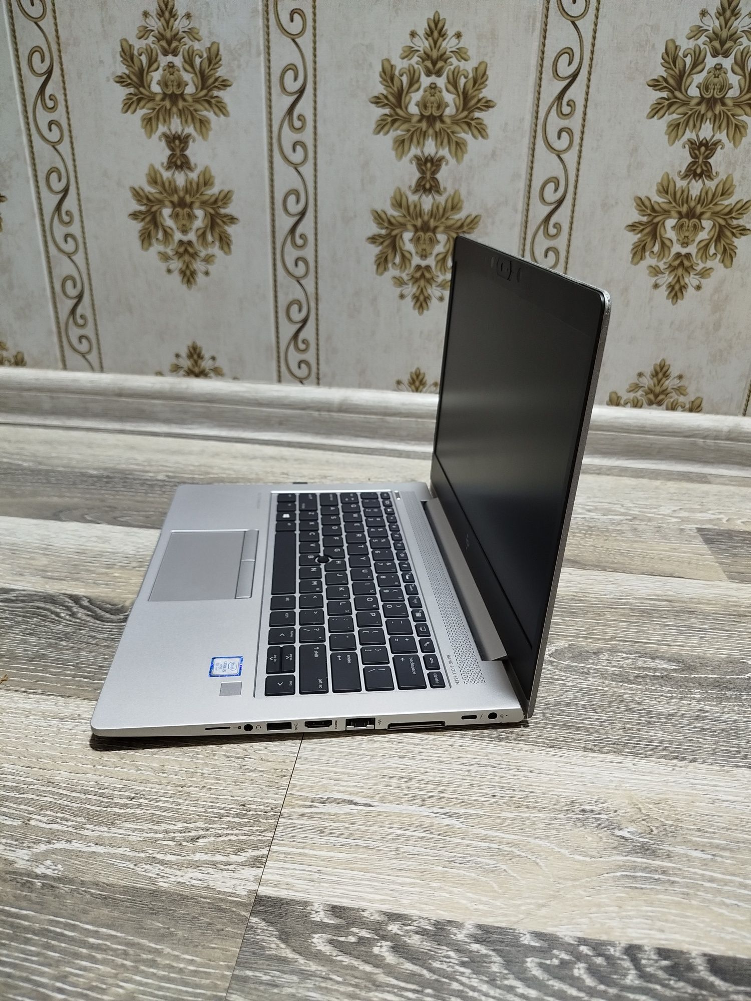 Hp elitebook i5-8365U(8-avlod) 8/256gb otpechatki noutbuk