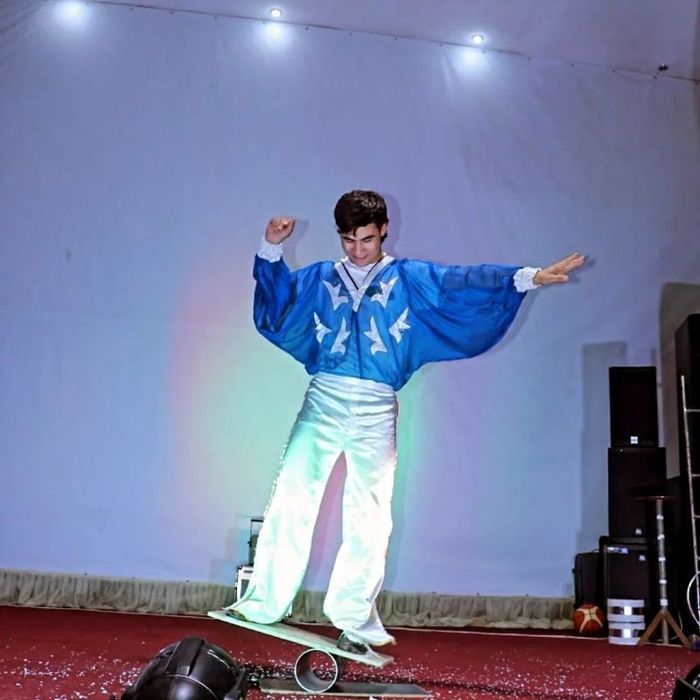 Kafe restoranlarda ugʻilgan kunlarda sirk shou tomoshalari.