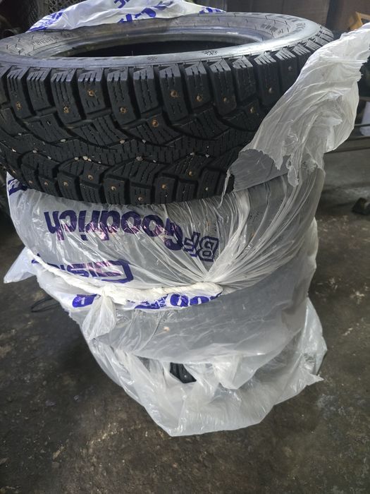 Продам шины размер 175/65/14 зима шипы почти новые