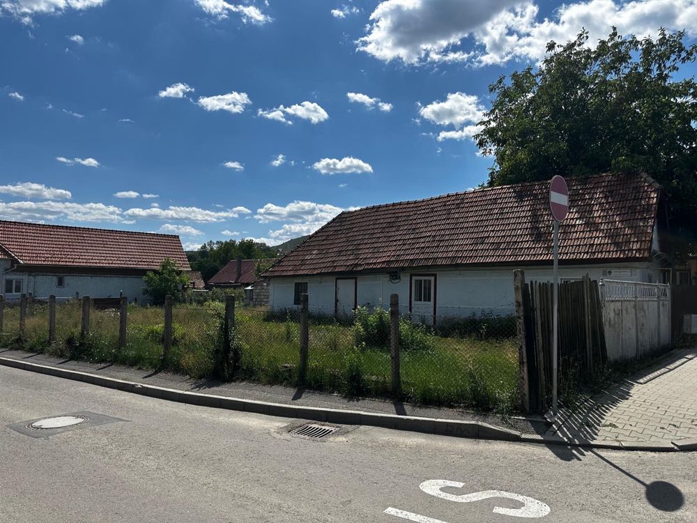 Vand casă+teren!