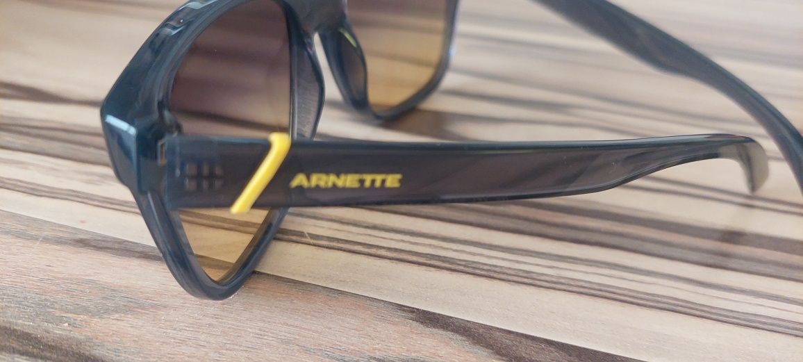 Слънчеви очила Arnette