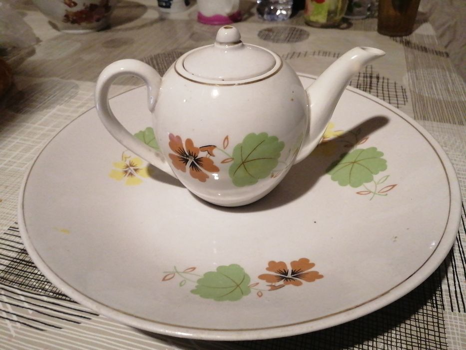 Ляган с заворным чайником