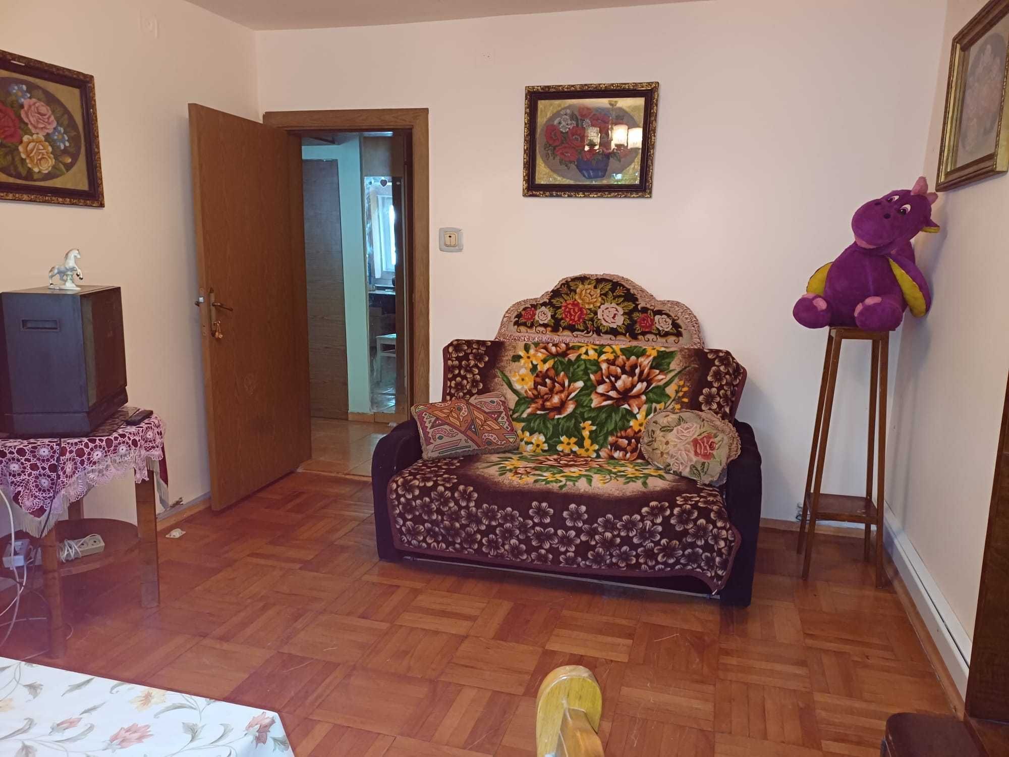 Dacia de inchiriat apartament cu 2 camere la parter decomandat