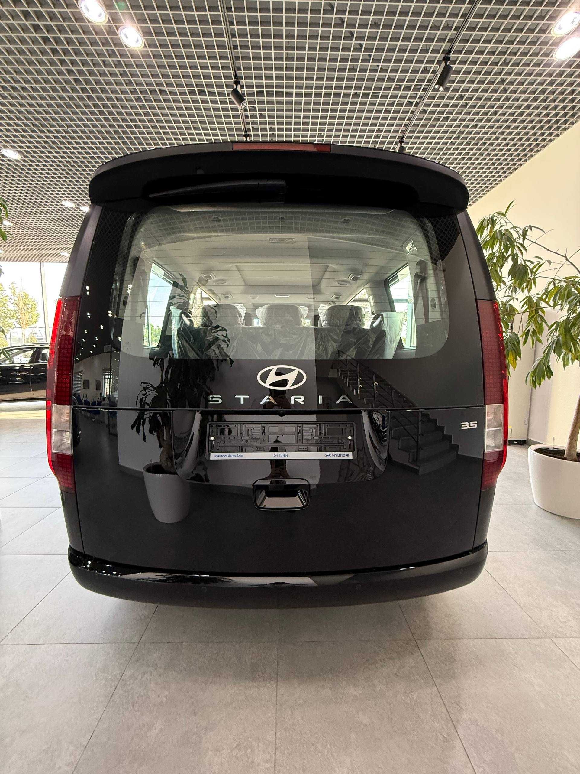 Hyundai Staria Luxe 8seats