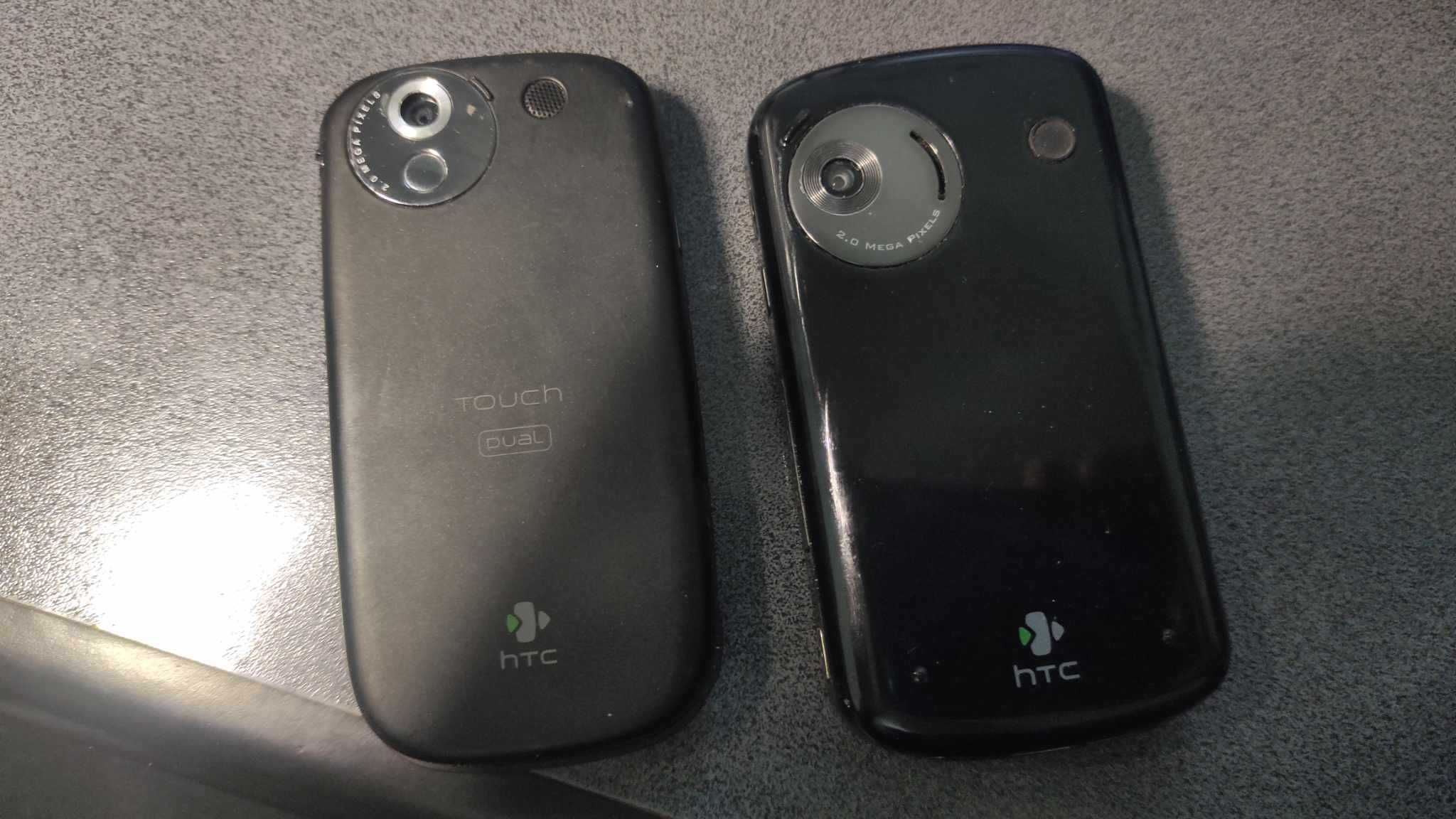 Telefone HTC si LG
