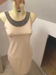 Rochie crem elegantă cu perle și maneca scurtă, S