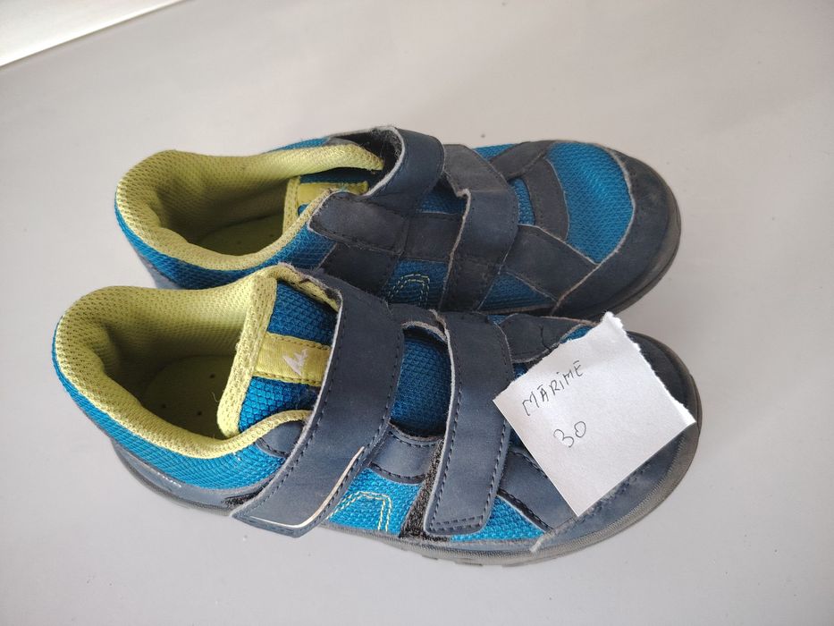 Adidași baietii mărime 30