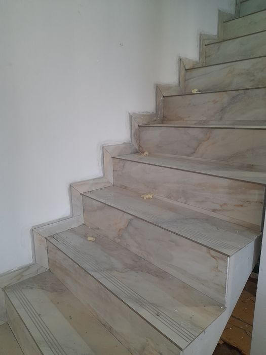 Executam lucrări de amenajări interioare