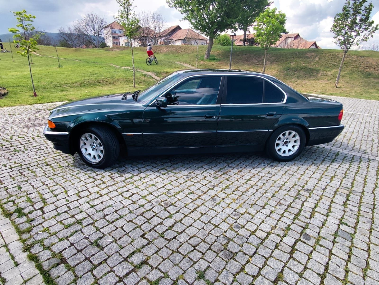 BMW 728i an 2000 facelift