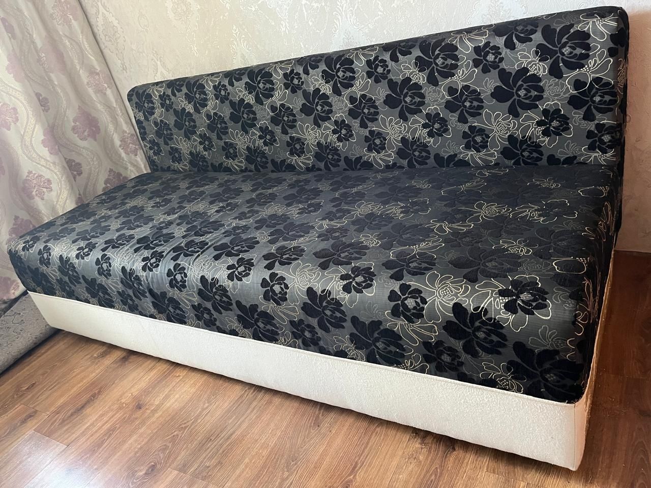 Продам диван срочно