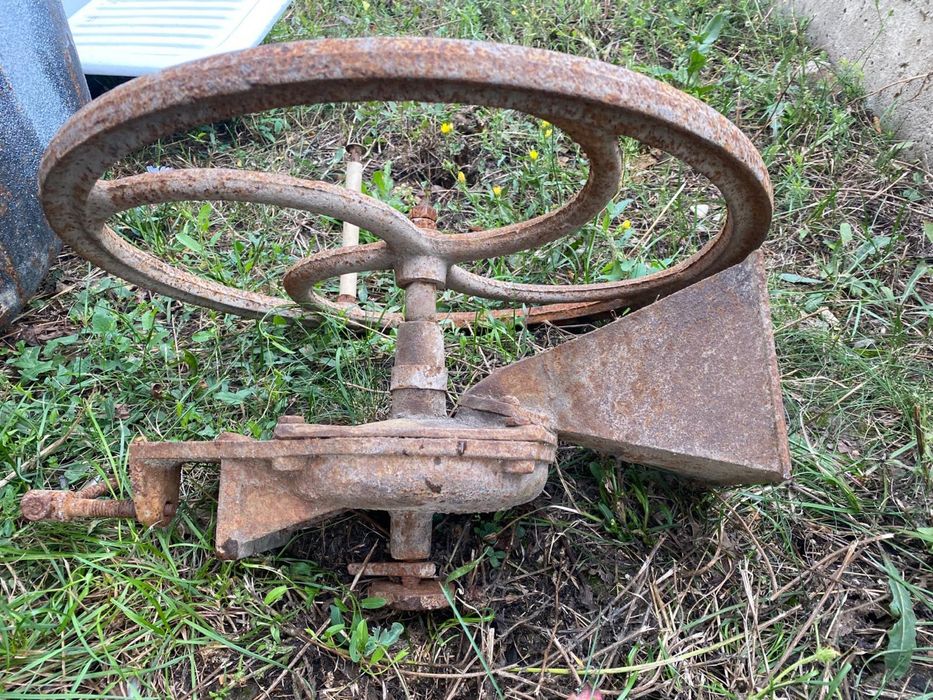 Vand moara de macinat porumb manuala