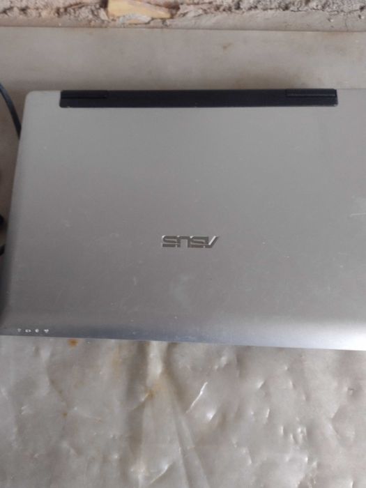 Лаптоп ASUS A8SC работи перфектно състояние Windows 7pro 32bit зарядно