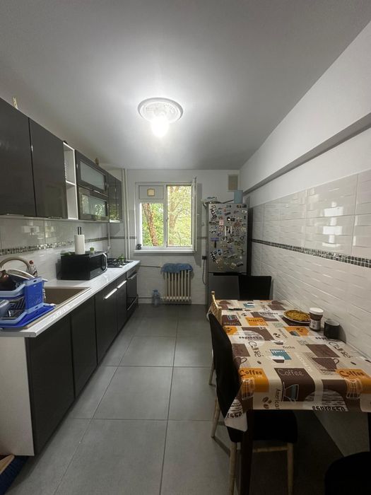 Inchiriez apartamnet 3 camere . Direct proprietar