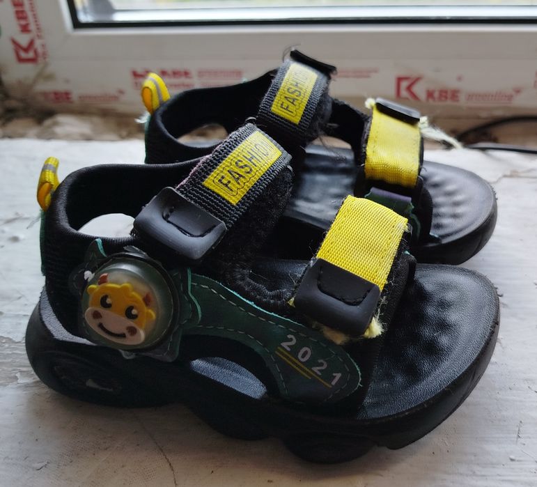 Продам босоножки