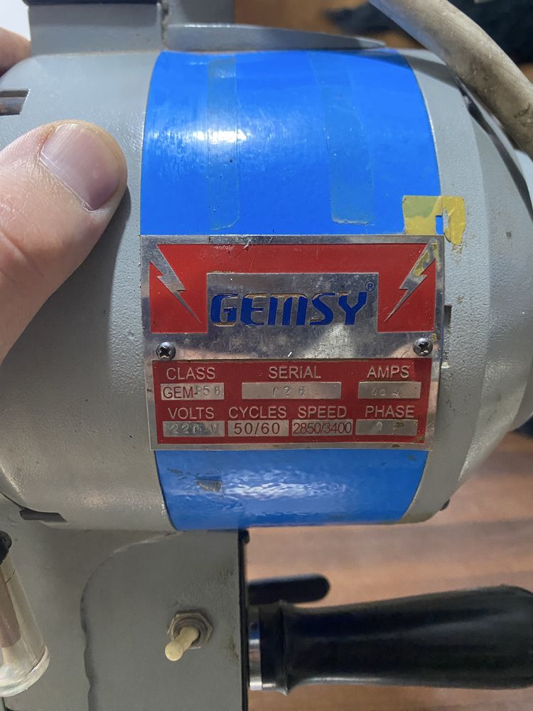 Раскройный  нож GEMSY
