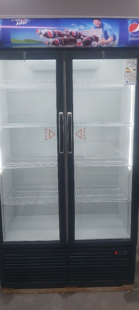 Новые двухдверный DEVI HS 930 витринные холодильники.