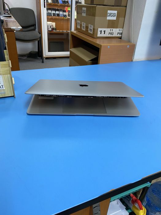 Apple MacBook Air 13 inch 2020 i5 8/500GB, Garantie 12 luni | Lensun