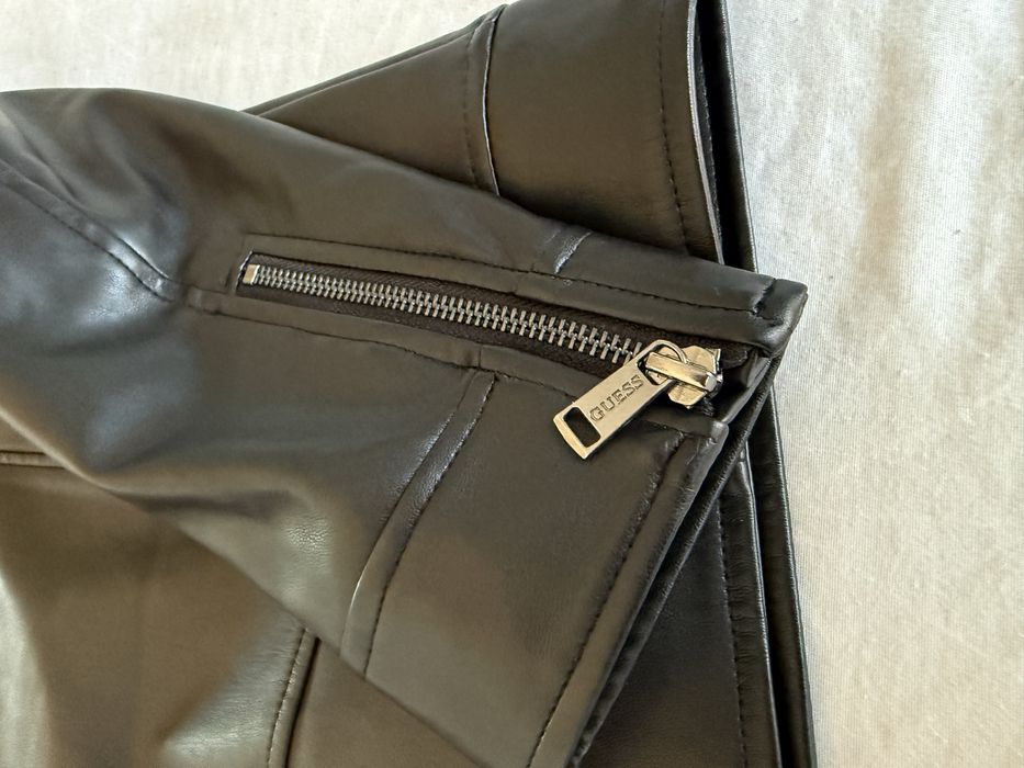 Черно кожено яке Guess